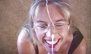 情熱的な女の子ジェーンは、フェラチオを与え、彼女の膣を愛撫 えろ 動画 女性 用