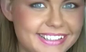 レズビアンの楽しみでベッドと甘い口腔愛撫 女性 用 エッチ 無料 動画