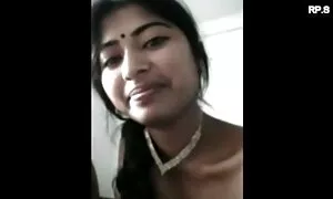 ブロンドは性のマッサージをし、金持ちを楽しませる 女 用 エロ 動画