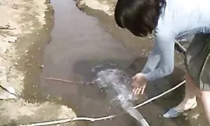 お父さんは売春婦と彼の娘に棒を投げた エロ 動画 女 用