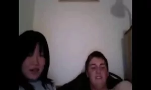 スレンダーな女の子は、メモリに興奮し、うめき声で自慰行為を開始します 女性 用 アダルト 映像