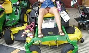若い雛は経験豊富な男性の馬と三人組を持っています 女性 専用 えっち 動画