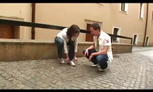 男のコックを吸う小さな胸を持つ女の子 女の子 用 の エロ 動画